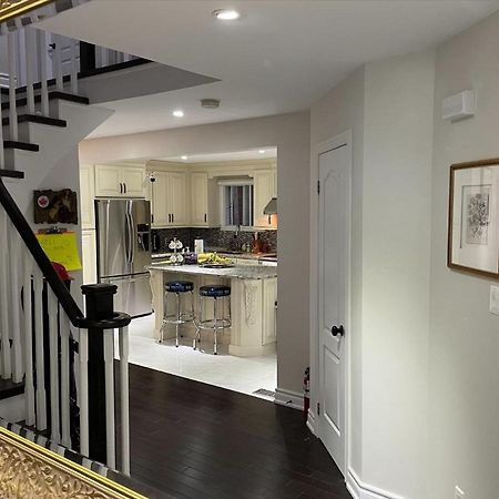 77 Nice And Warm Series Rooms Toronto Exterior photo