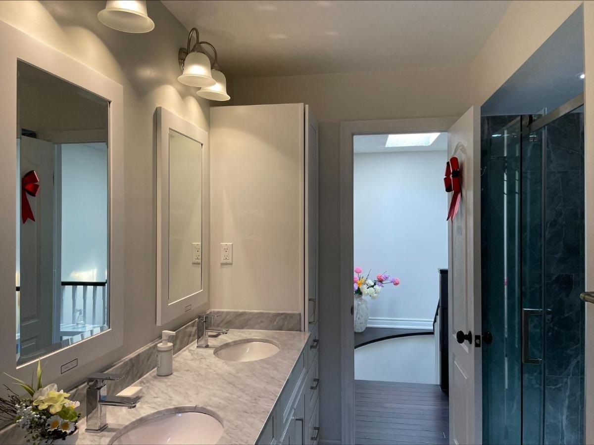 77 Nice And Warm Series Rooms Toronto Exterior photo