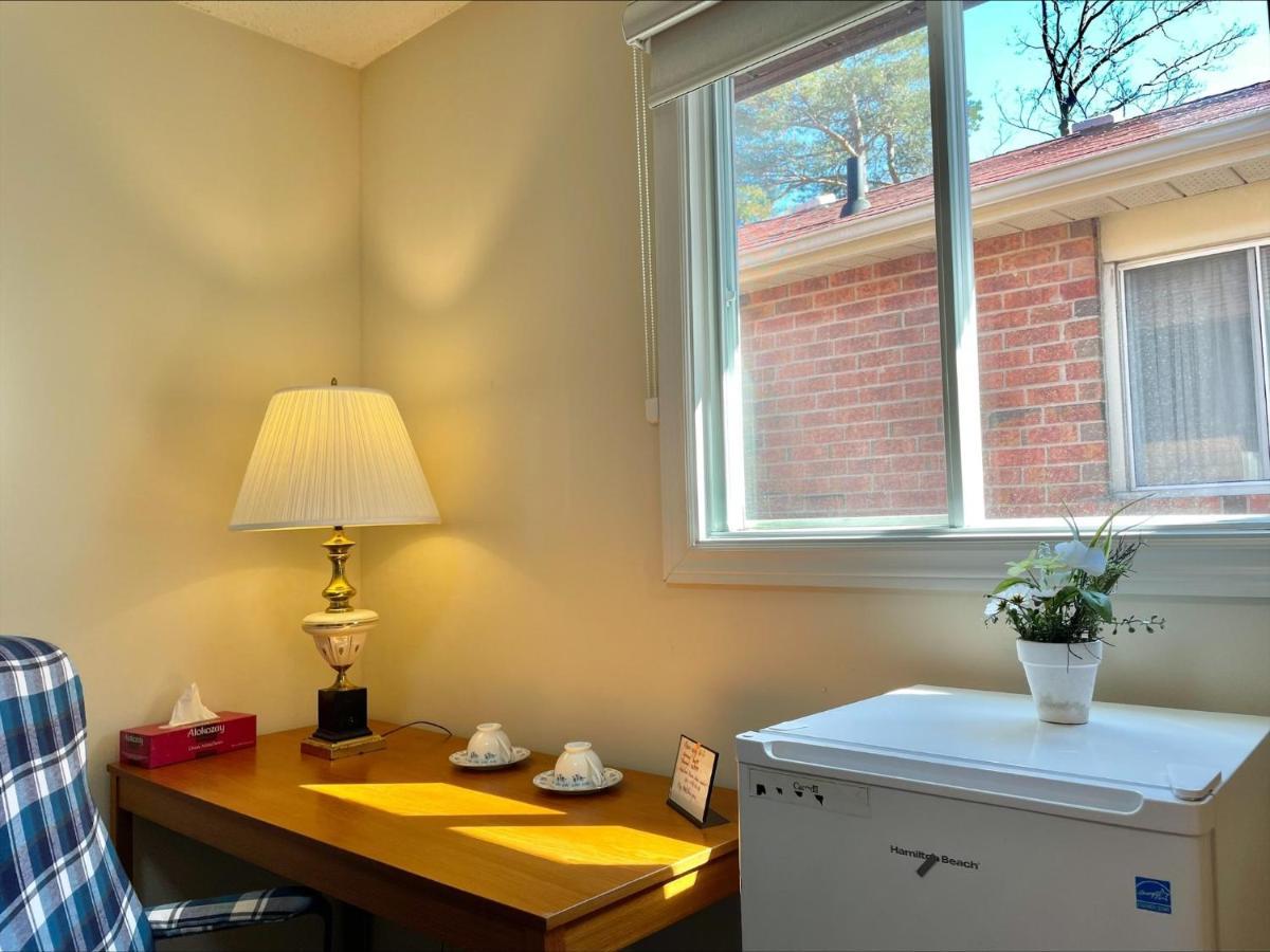 77 Nice And Warm Series Rooms Toronto Exterior photo