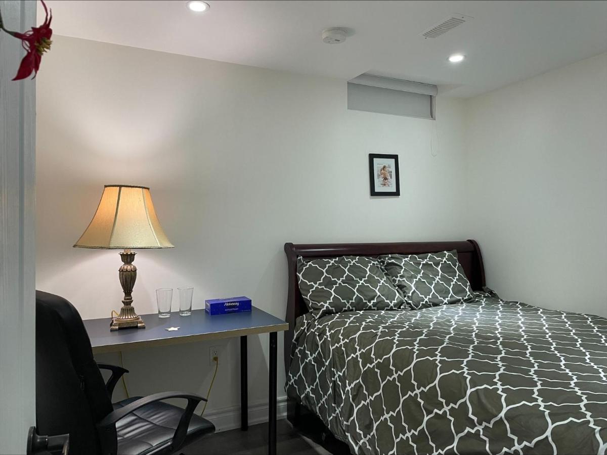 77 Nice And Warm Series Rooms Toronto Exterior photo