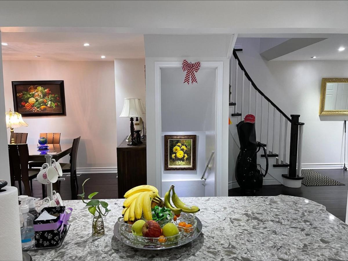 77 Nice And Warm Series Rooms Toronto Exterior photo